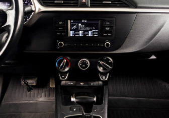 Подержанный автомобиль Kia Rio Hatchback 2021 года (15 фото)