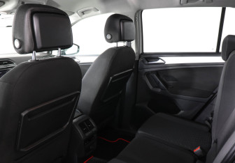 Подержанный автомобиль Volkswagen Tiguan 2018 года (12 фото)