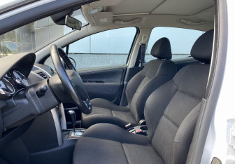 Подержанный автомобиль Peugeot 207 Hatchback 2009 года (16 фото)