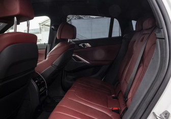 Подержанный автомобиль BMW X6 2020 года (14 фото)