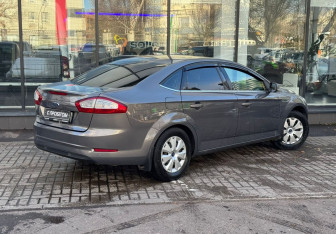 Подержанный автомобиль Ford Mondeo Sedan 2013 года (8 фото)