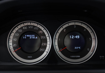 Подержанный автомобиль Volvo XC60 2012 года (9 фото)