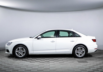 Подержанный автомобиль Audi A4 Sedan 2018 года (8 фото)