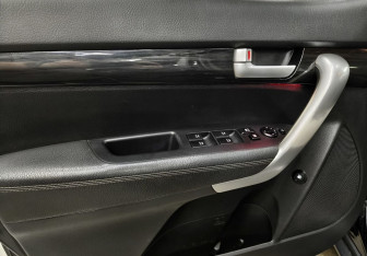 Подержанный автомобиль Kia Sorento 2012 года (15 фото)