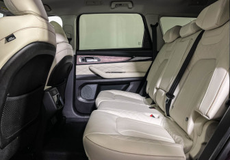 Подержанный автомобиль Exeed VX 2023 года (10 фото)