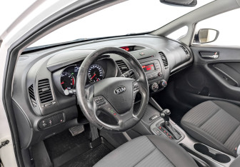 Подержанный автомобиль Kia Cerato Sedan 2015 года (16 фото)