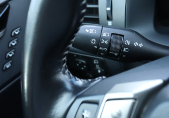 Подержанный автомобиль Lexus ES 2015 года (18 фото)
