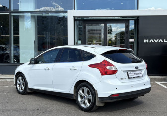 Подержанный автомобиль Ford Focus Hatchback 2013 года (7 фото)