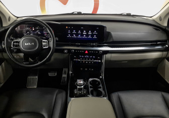 Подержанный автомобиль Kia Carnival 2022 года (8 фото)