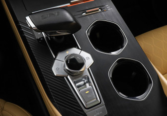 Подержанный автомобиль Changan UNI-K 2024 года (18 фото)