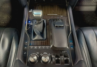 Подержанный автомобиль Lexus LX 2016 года (16 фото)