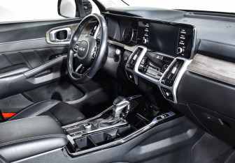 Подержанный автомобиль Kia Sorento 2023 года (12 фото)