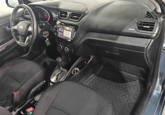 Подержанный автомобиль Kia Rio Hatchback 2012 года (10 фото)