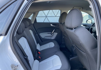 Подержанный автомобиль Audi A1 2013 года (21 фото)