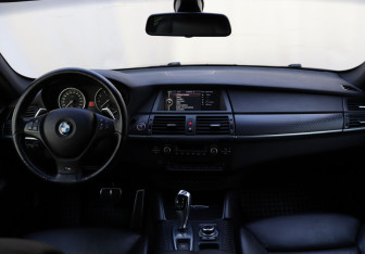 Подержанный автомобиль BMW X6 2013 года (14 фото)