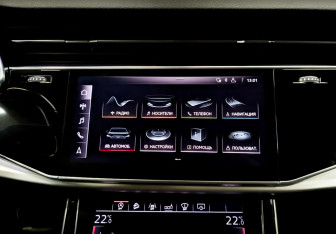 Подержанный автомобиль Audi Q8 2019 года (14 фото)