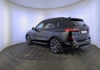 Подержанный автомобиль BMW X5 2020 года (7 фото)