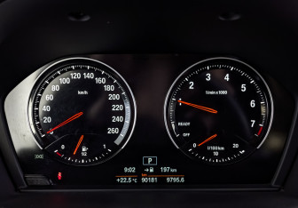 Подержанный автомобиль BMW X1 2019 года (16 фото)