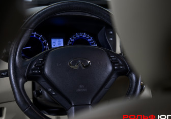 Подержанный автомобиль Infiniti QX50 2016 года (11 фото)