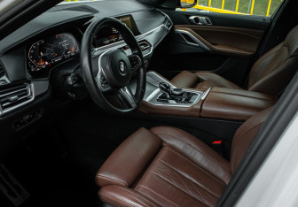 Подержанный автомобиль BMW X6 2021 года (12 фото)