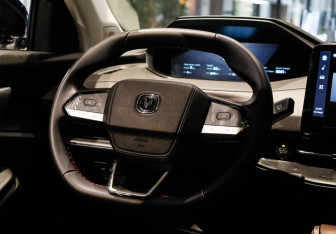 Подержанный автомобиль Changan UNI-S 2024 года (25 фото)