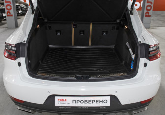 Подержанный автомобиль Porsche Macan 2017 года (10 фото)