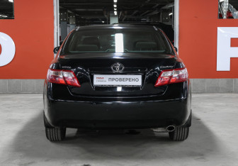 Подержанный автомобиль Toyota Camry Sedan 2011 года (6 фото)