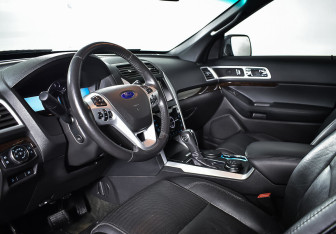 Подержанный автомобиль Ford Explorer 2015 года (12 фото)