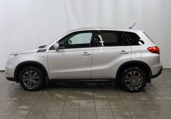 Подержанный автомобиль Suzuki Vitara 2016 года (8 фото)