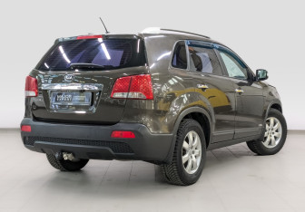 Подержанный автомобиль Kia Sorento 2011 года (5 фото)