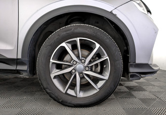 Подержанный автомобиль Geely Coolray 2022 года (18 фото)