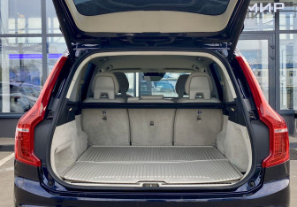 Подержанный автомобиль Volvo XC90 2015 года (10 фото)