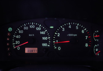 Подержанный автомобиль Suzuki Jimny 2004 года (9 фото)