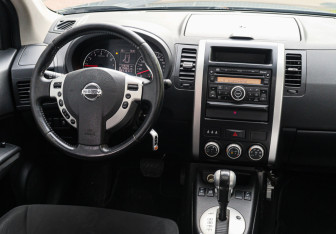 Подержанный автомобиль Nissan X-Trail 2011 года (12 фото)