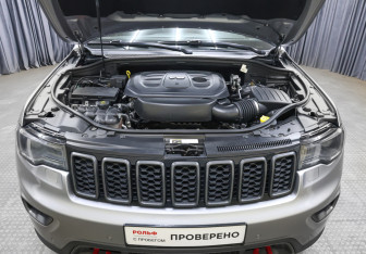 Подержанный автомобиль Jeep Grand Cherokee 2018 года (9 фото)