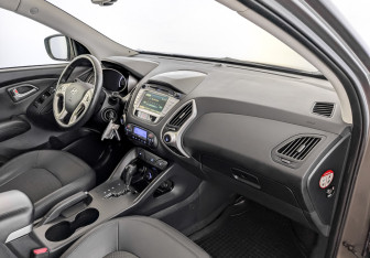Подержанный автомобиль Hyundai ix35 2012 года (11 фото)