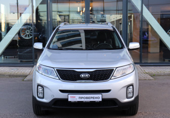Подержанный автомобиль Kia Sorento 2016 года (2 фото)