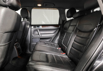 Подержанный автомобиль Volkswagen Touareg 2008 года (10 фото)