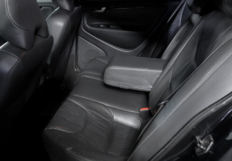 Подержанный автомобиль Volvo S60 2006 года (10 фото)