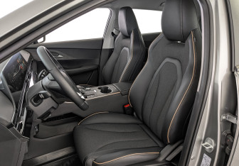 Подержанный автомобиль Omoda C5 2024 года (20 фото)