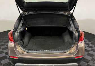 Подержанный автомобиль BMW X1 2011 года (9 фото)