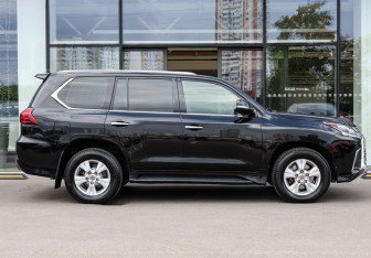 Подержанный автомобиль Lexus LX 2016 года (4 фото)