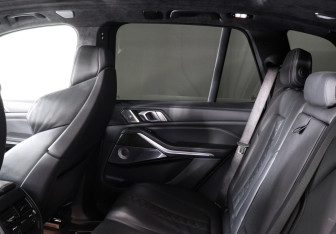 Подержанный автомобиль BMW X5 M 2021 года (14 фото)
