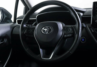 Подержанный автомобиль Toyota Corolla Sedan 2019 года (10 фото)