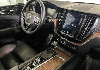 Подержанный автомобиль Volvo XC60 2019 года (9 фото)
