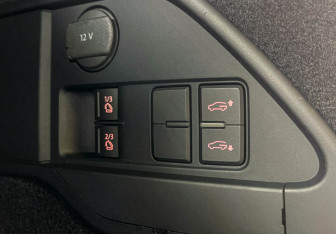 Подержанный автомобиль Volkswagen Touareg 2014 года (21 фото)