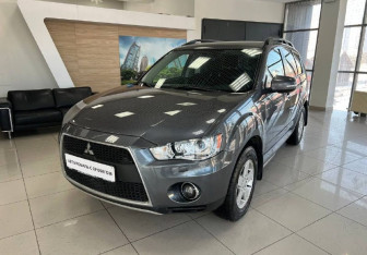 Подержанный автомобиль Mitsubishi Outlander 2012 года (1 фото)