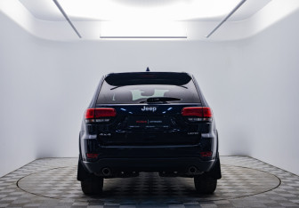 Подержанный автомобиль Jeep Grand Cherokee 2017 года (6 фото)