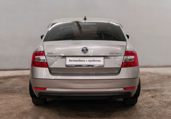 Подержанный автомобиль Skoda Octavia Liftback 2017 года (6 фото)