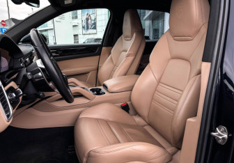 Подержанный автомобиль Porsche Cayenne 2020 года (16 фото)